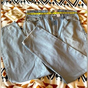 Straight leg men’s Levi’s 550